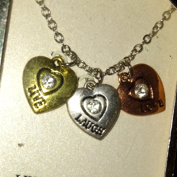 ☆Gift Idea☆NWT 18" "LIVE" "LAUGH" "LOVE" 3 Hearts Charm Boxed Necklace☆ - Picture 4 of 6